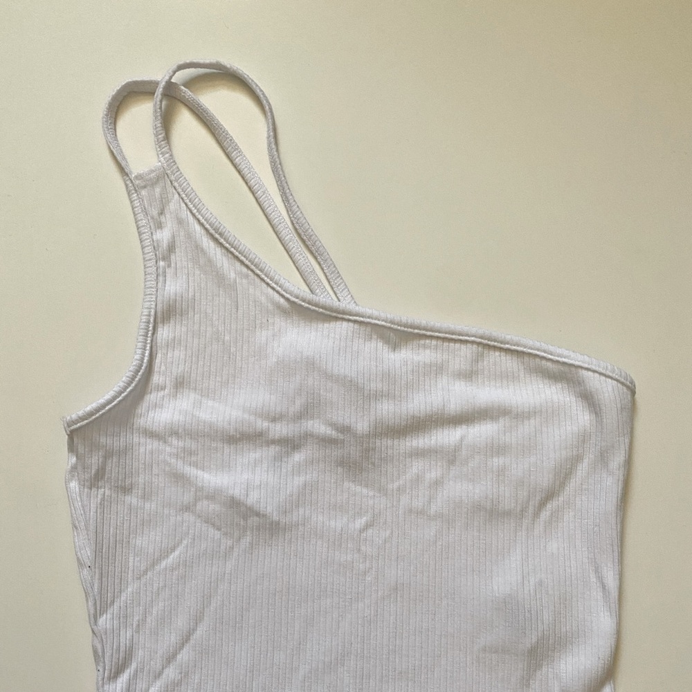 Asymmetrical crop tank